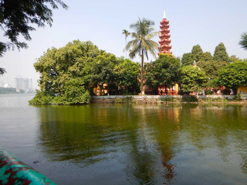 pagoda tran quoc hanoi