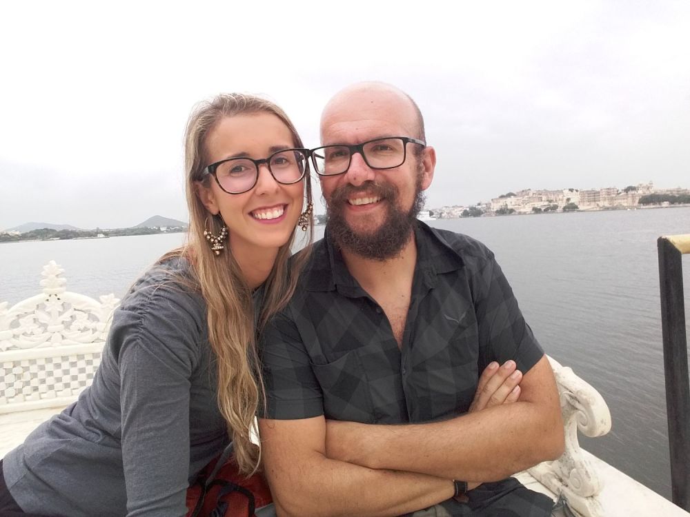 Silvia Vettori di Bagaglio Leggero con il suo compagno di vita e di blog Davide in India