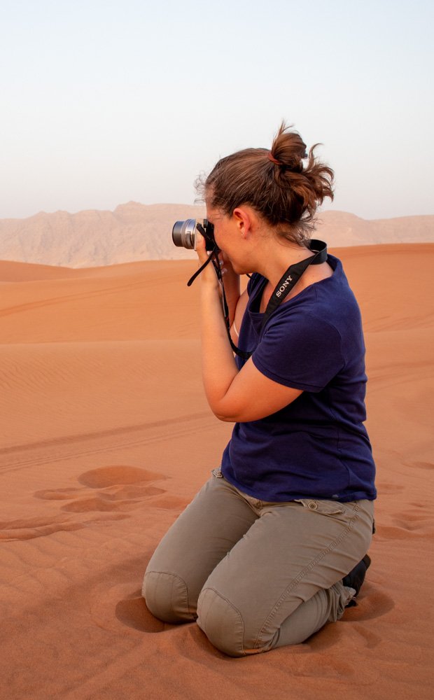 Claudia Art Wandelust nel deserto di Sharja