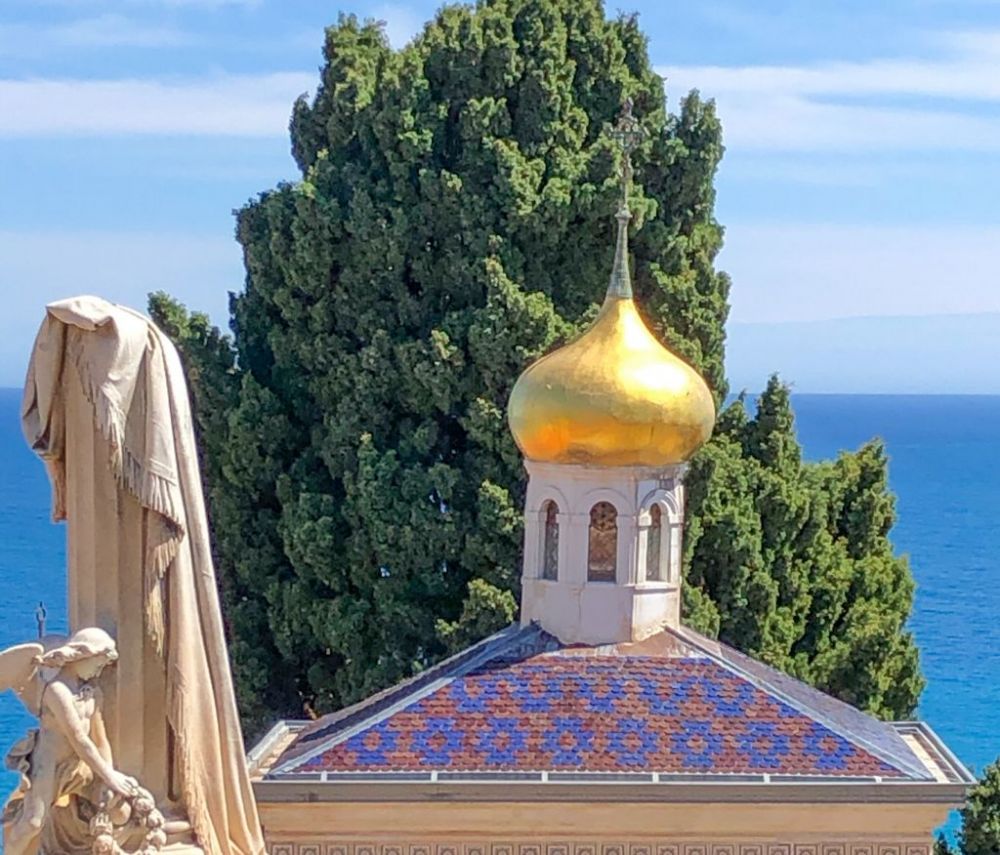 La cupola dorata della chiesa ortodossa di Mentone, in Costa Azzurra, foto Mila Diani di Elisirdilungoviaggio