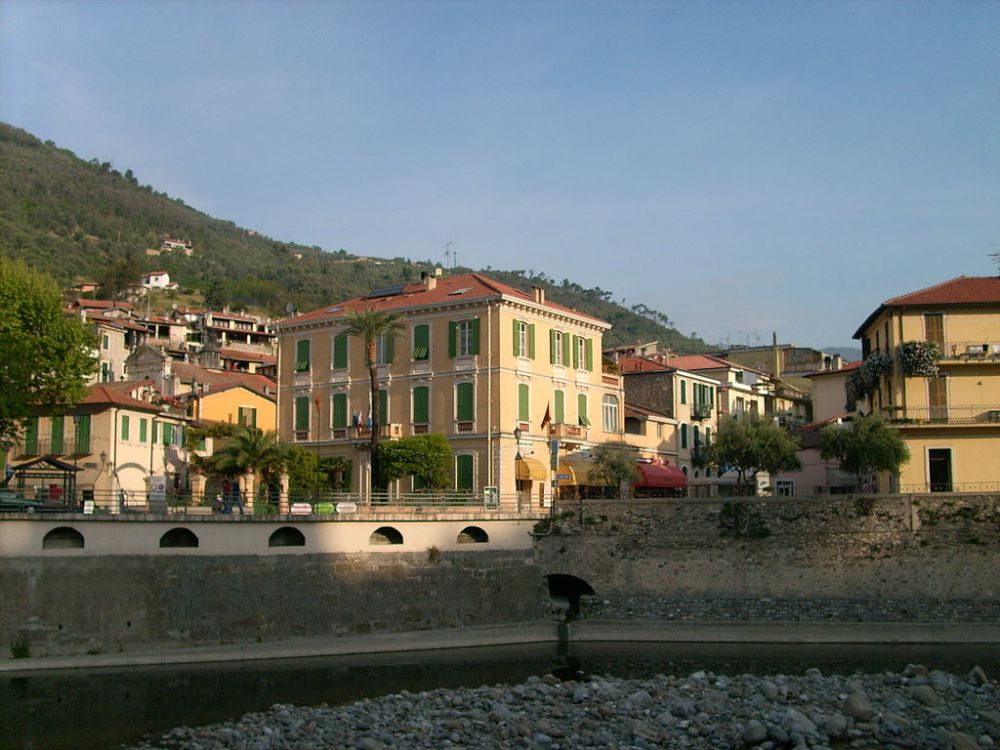 Vista sul borgo ligure di Dolceacqua, foto Davide Papalini