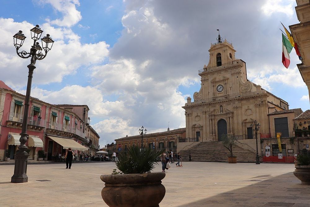 Piazza del Popolo a Palazzolo Acreide, in Sicilia