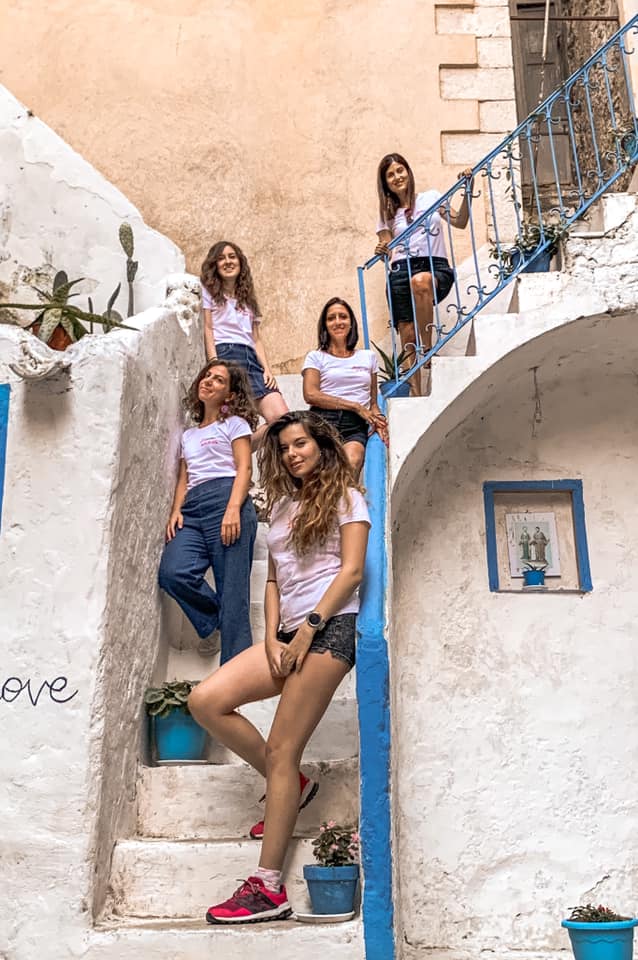 Le Travel Blogger Italiane partecipanti al tour Gaetavventura sulla scalinata della Casa del Pescatore