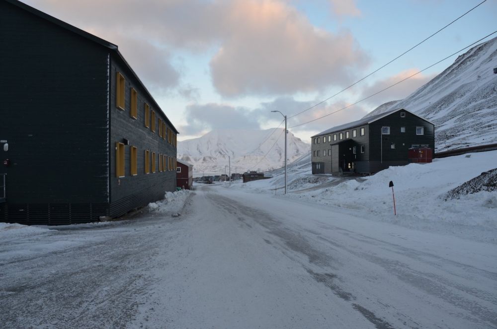 Le strade di Longyearbyen alle isole Svalbard