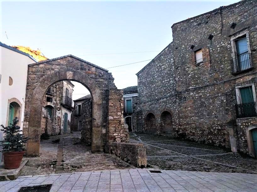 Case in pietra di Accadia