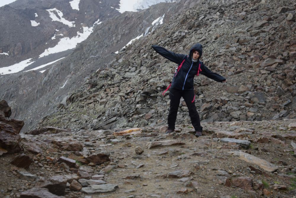 Sabrina Balugani di I viaggi di Ciopilla su un ghiacciaio in Val di Pejo