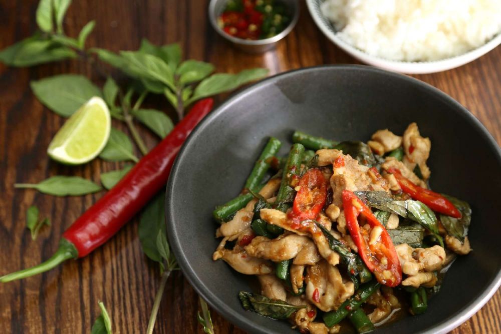 wok con cibo thailandese