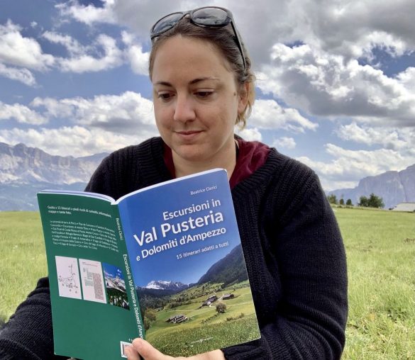 Beatrice Clerici con la sua guida turistica sulla Val Pusteria