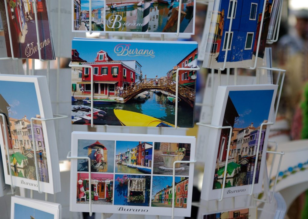 Cartoline nell'espositore