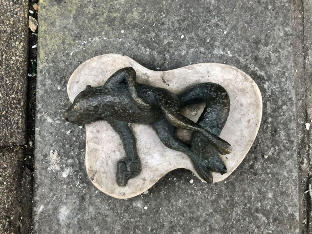 Mini statua Scoiattolo Morto a Budapest