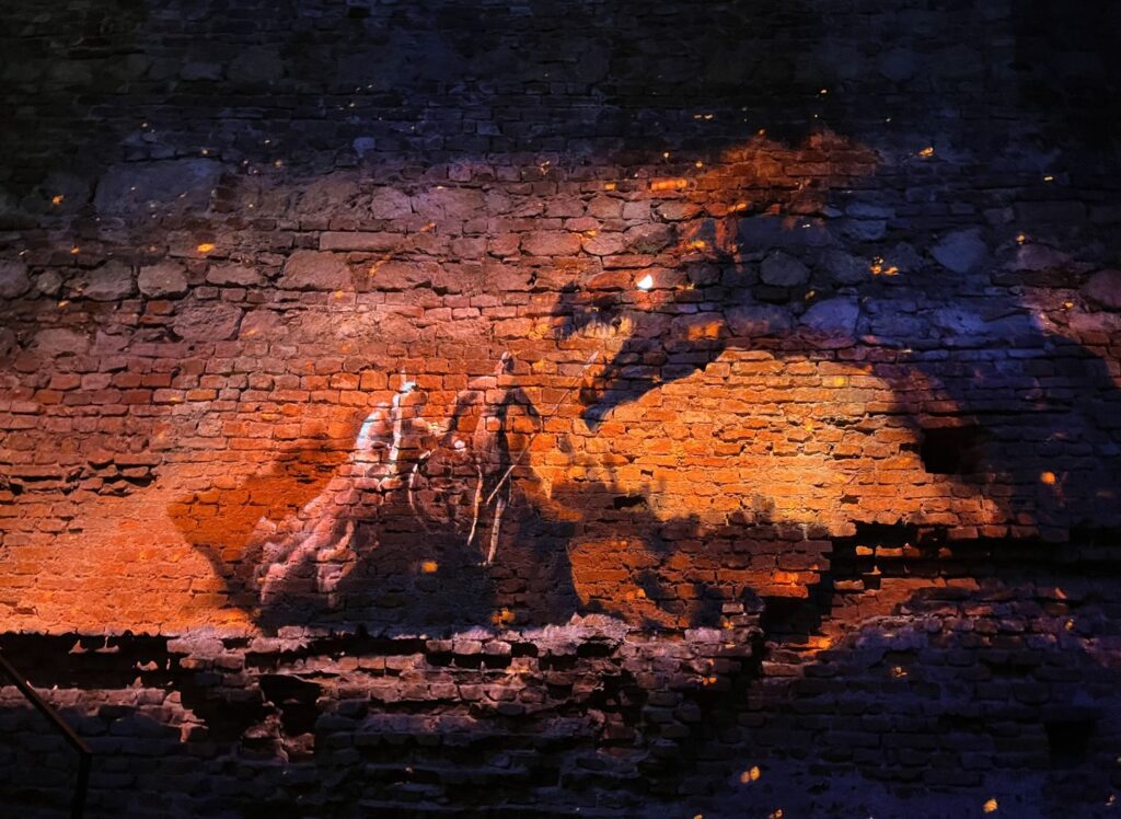 Installazione ispirata alla leggenda del Drago di Wawel al Castello di Wawel, Cracovia