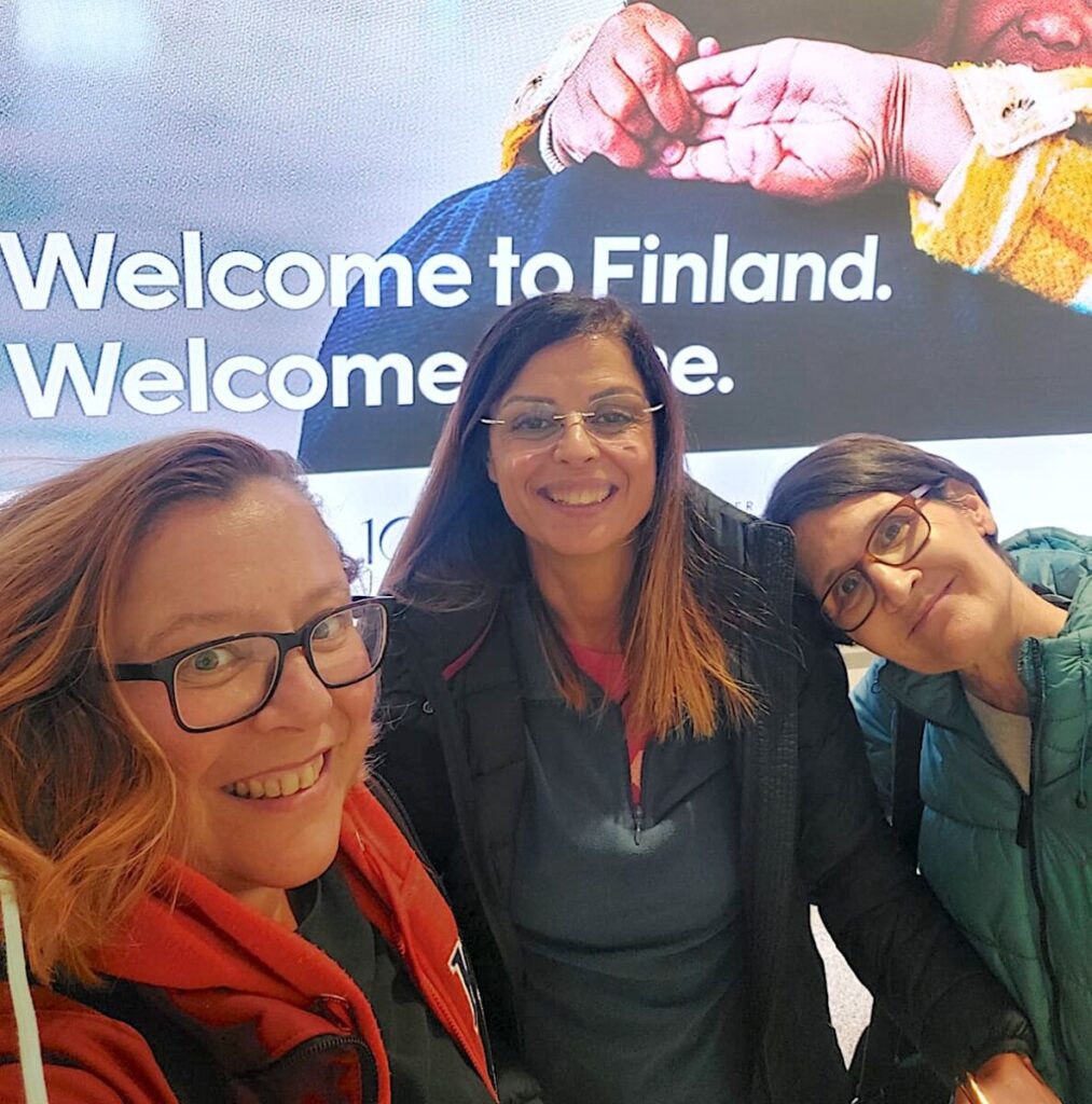 Cristina di Vi Do il Tiro, Lucia di Risparmi e Viaggi e Marina di The Travelling Petsitter in Finlandia