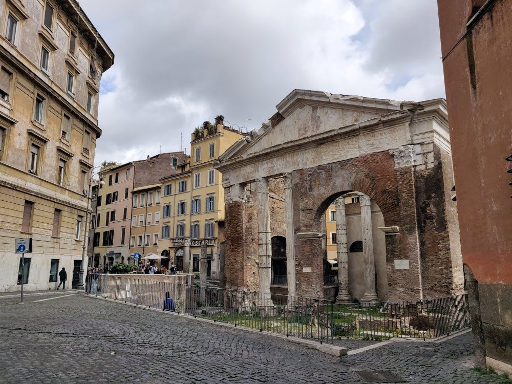 Scorcio di via del Portico d'Ottavia nel Ghetto Ebraico di Roma