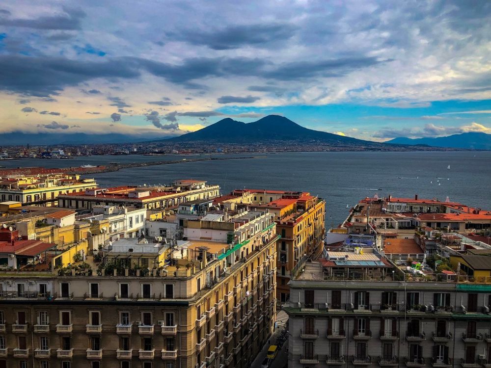 Il golfo di Napoli e il Vesuvio