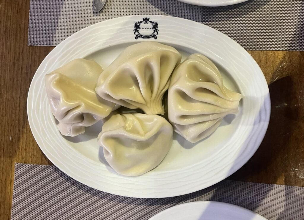Khinkali, piatto tipico georgiano, gustati al ristorante Tavaduri di Batumi