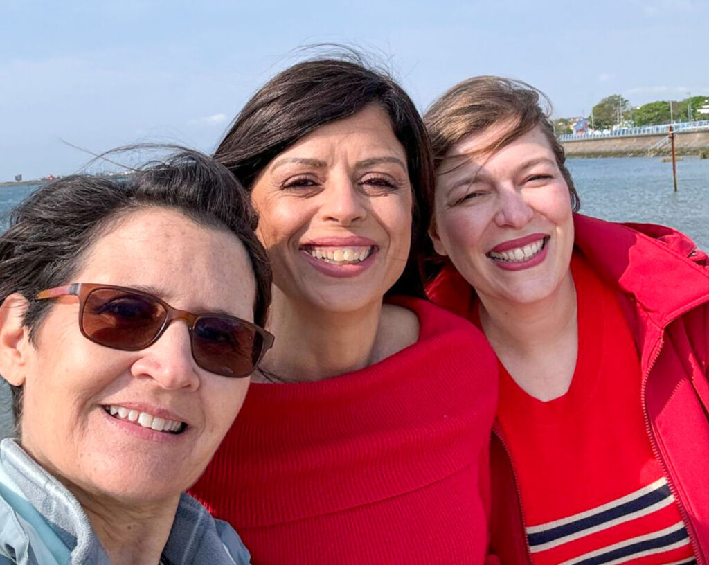 Marina Fiorenti, Lucia Speziale e Paola Bertoni lungo la Causeway Coastal Route, in Irlanda del Nord