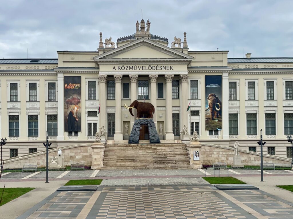 Il Museo Ferenc Móra, uno dei principali musei storici e culturali di Szeged, Ungheria