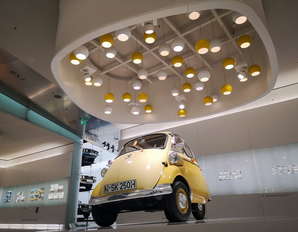 BMW Isetta esposta al Museo BMW di Monaco di Baviera, foto di Paola Bertoni