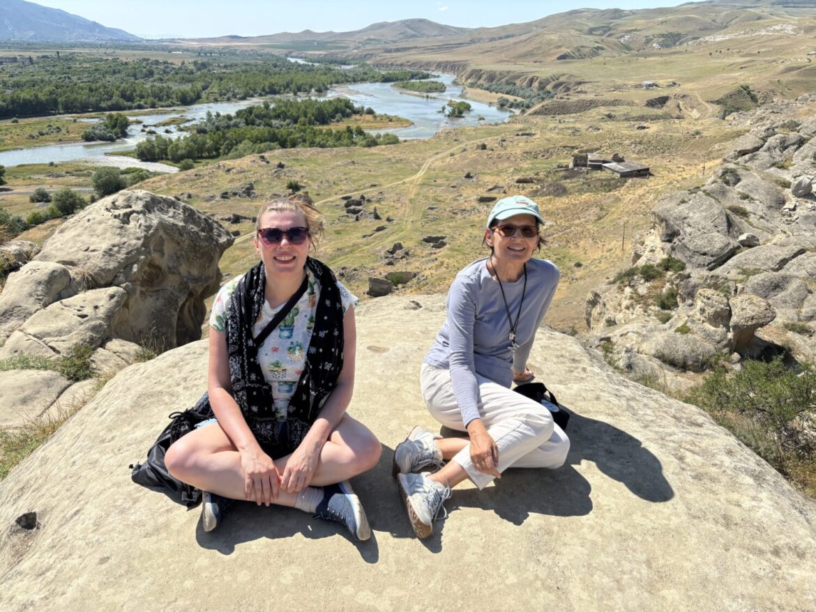Paola Bertoni e Marina Fiorenti alla città rupestre di Uplistsikhe