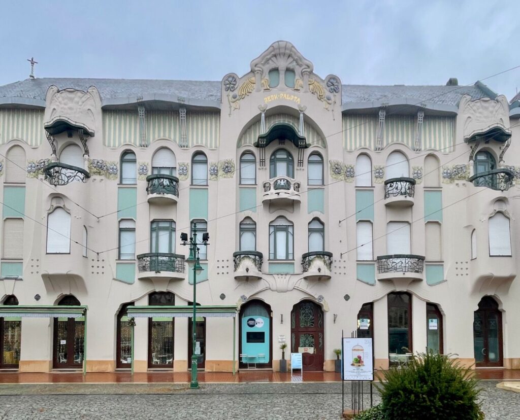 Il Palazzo Reök, capolavoro dell’Art Nouveau ungherese nel centro di Szeged, Ungheria