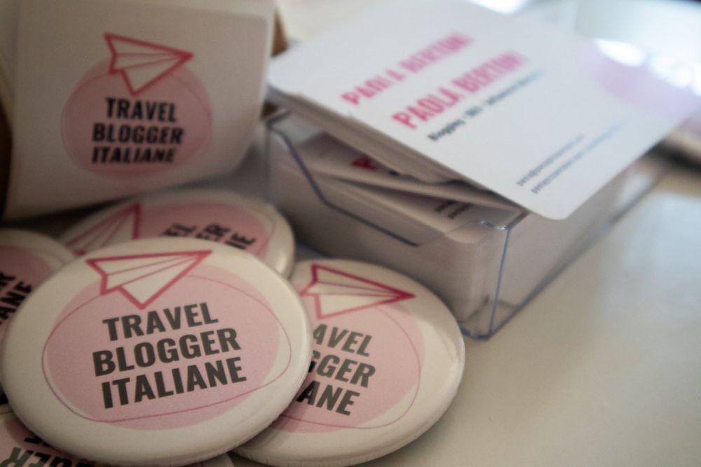 Spille, biglietti da visita ed etichette con logo Travel Blogger Italiane e Pasta Pizza Scones stampate su Wanapix