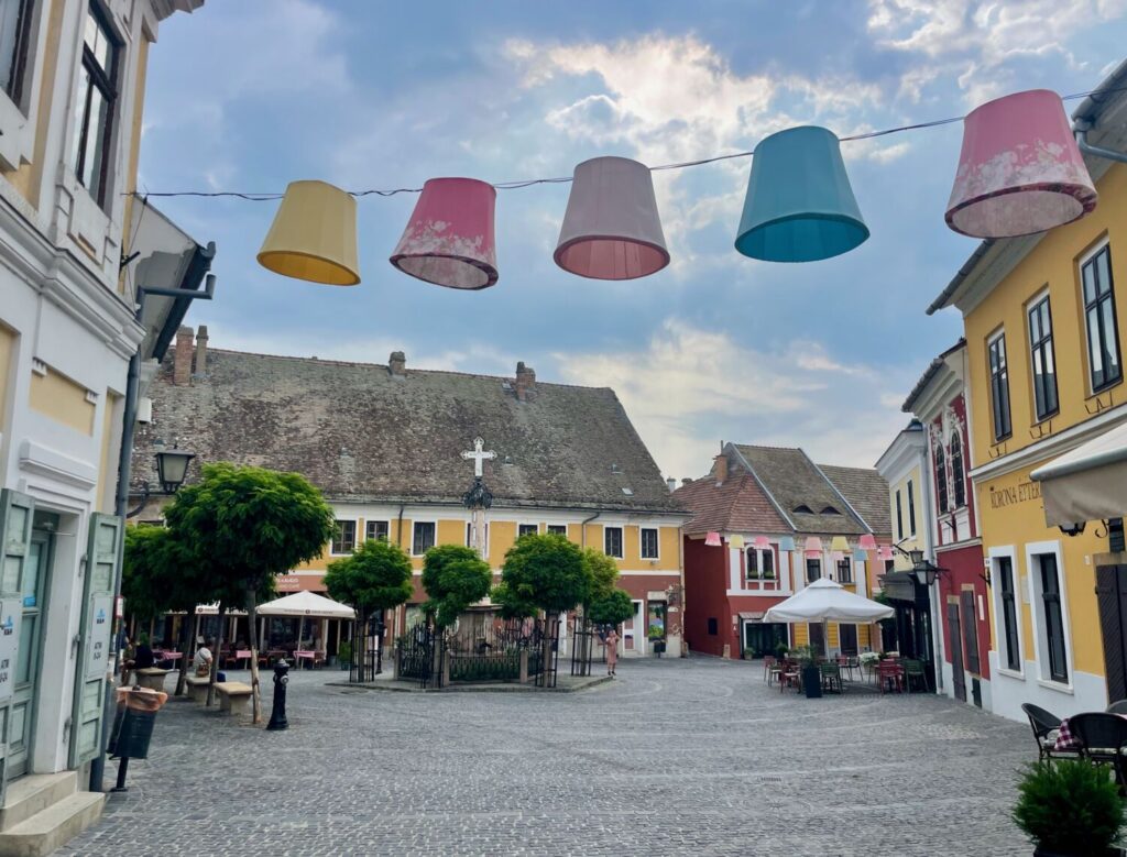Lanterne nel centro di Szentendre, Ungheria