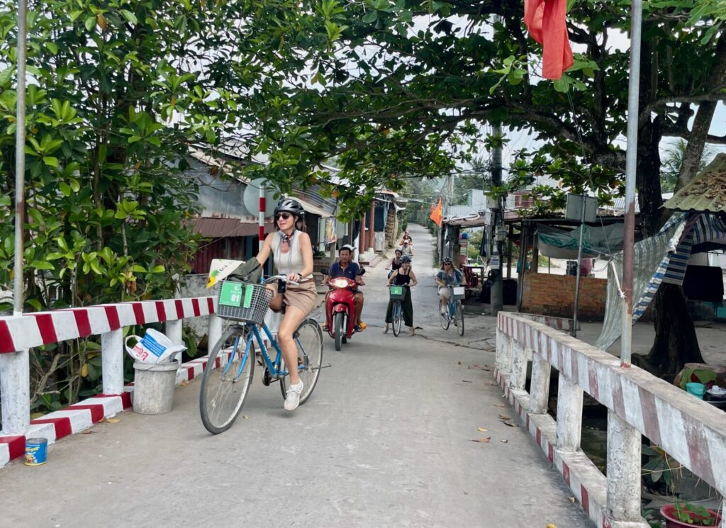 Le Travel Blogger Italiane in bicicletta a Cai Be, Vietnam