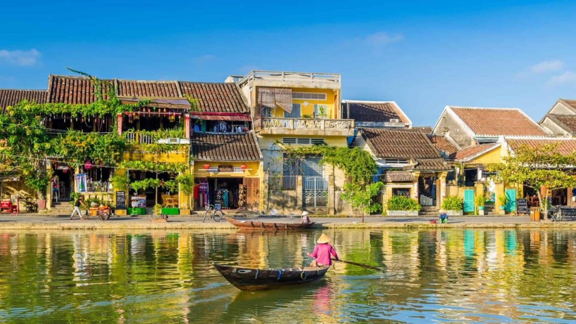 Vista del fiume Thu Bon in Vietnam Vista del fiume Thu Bon in Vietnam