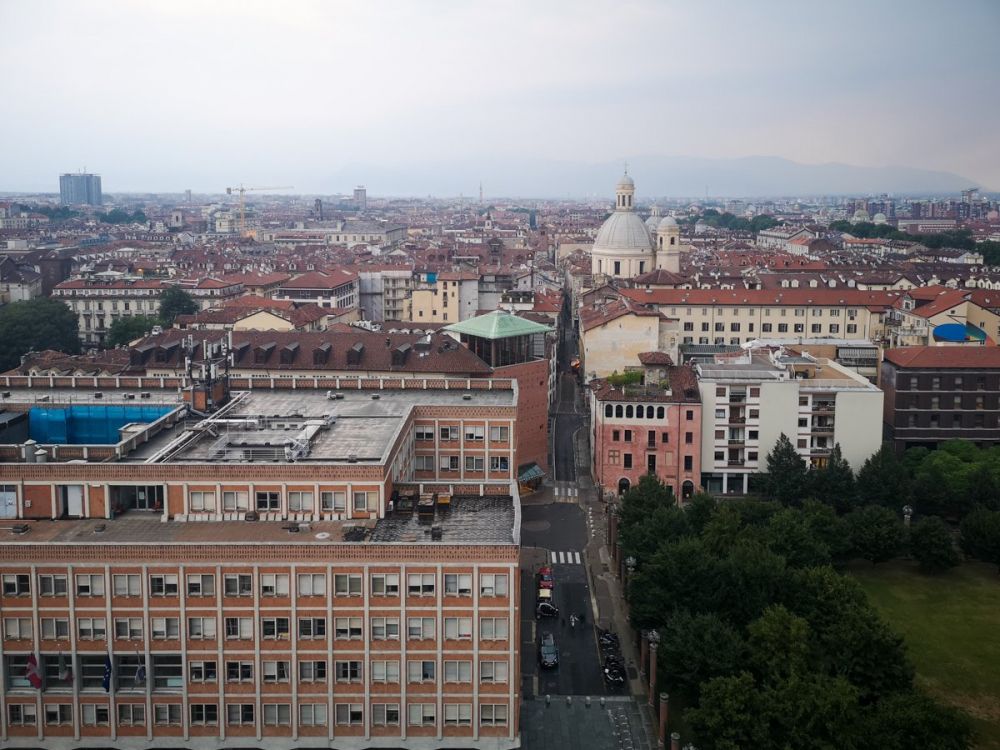 Panorama di Torino dalla torre campanaria del Duomo di San Giovanni. Foto di Paola Bertoni scattata durante il mini blogtour #cartolinedatorino Torino Noir per Travel Blogger Italiane