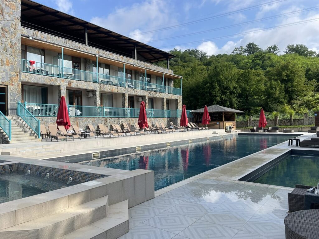 L'area piscine di Tskaltubo Epic Hotel and Spa