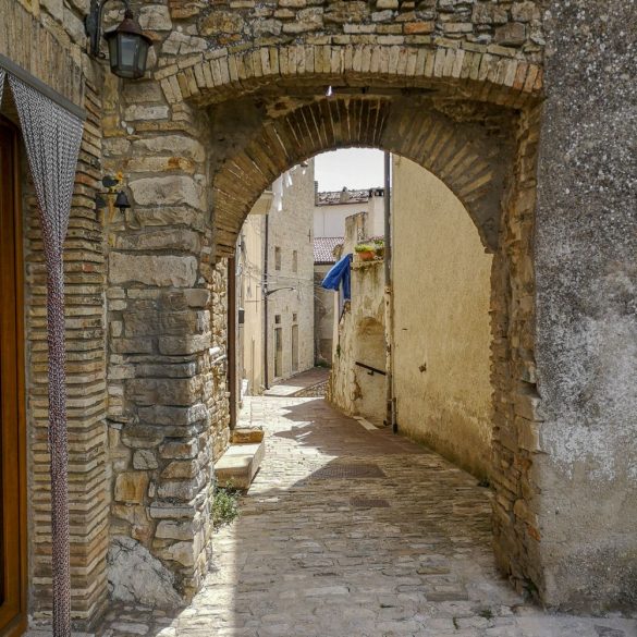 Vicoli di Castelluccio Valmaggiore, foto Erica Lautieri di Rivoglio la Barbie